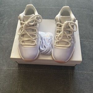 Stylish Women Sneakers - White & light purple